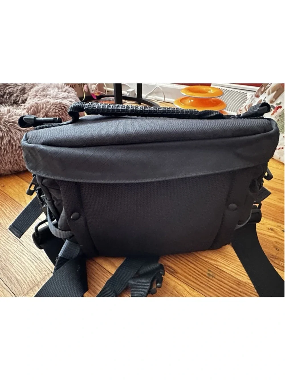 Tamrac Camera Bag Velocity 7x Sling Pack 5767 Adjustable Straps Model Photograph